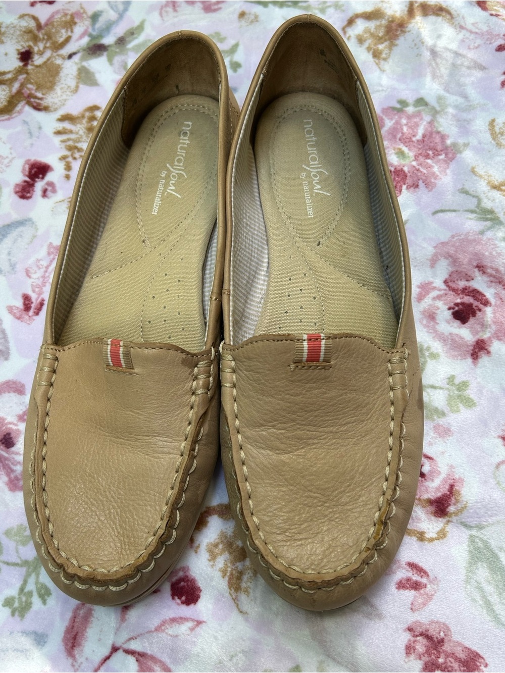 Natural Soul by Naturalizer Beige Leather Loafers Size 9W Wide Comfort Flats